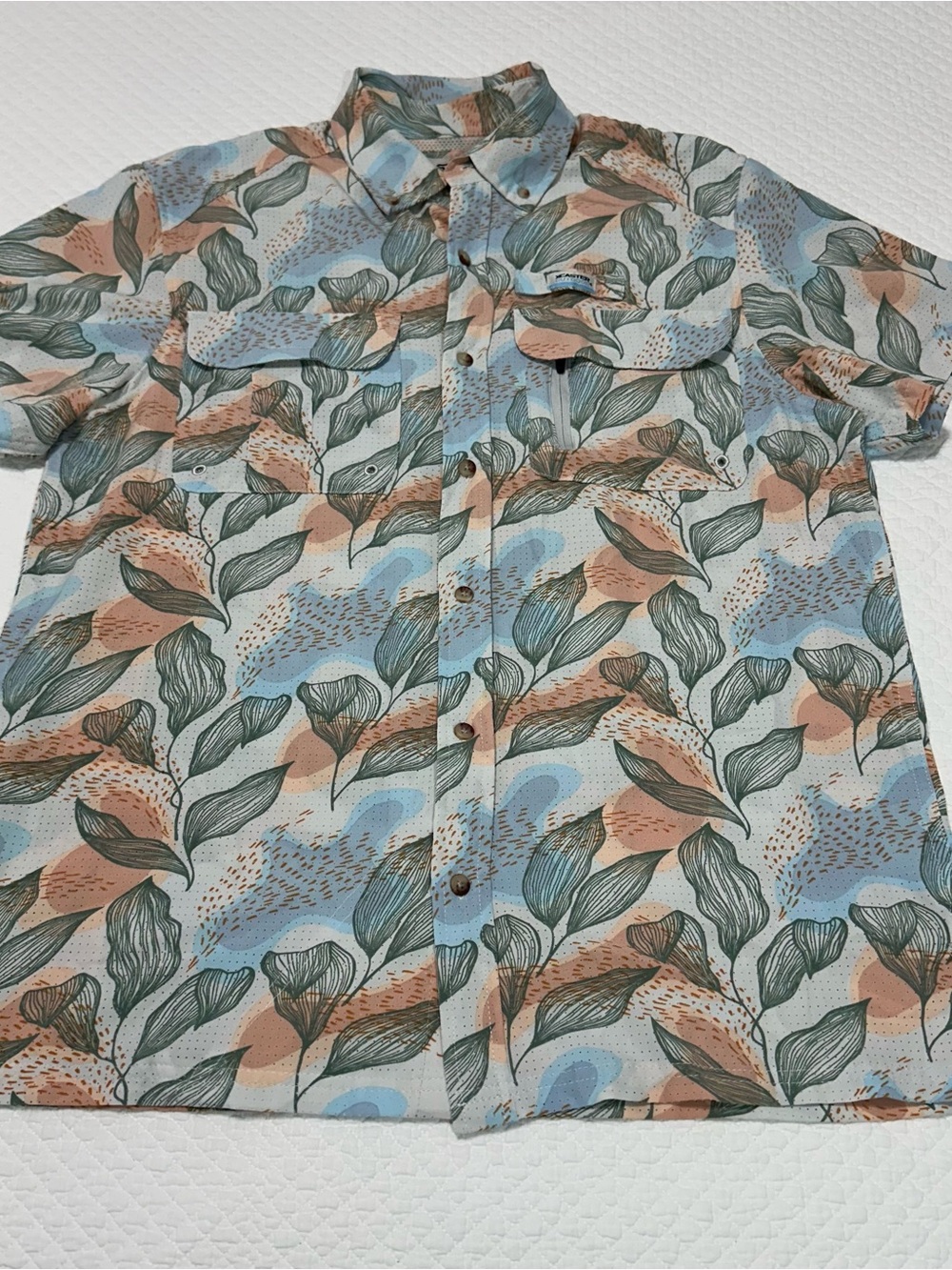 Casual Short-Sleeve Button-Down Shirt in Sage Green & Clay Leaf Print